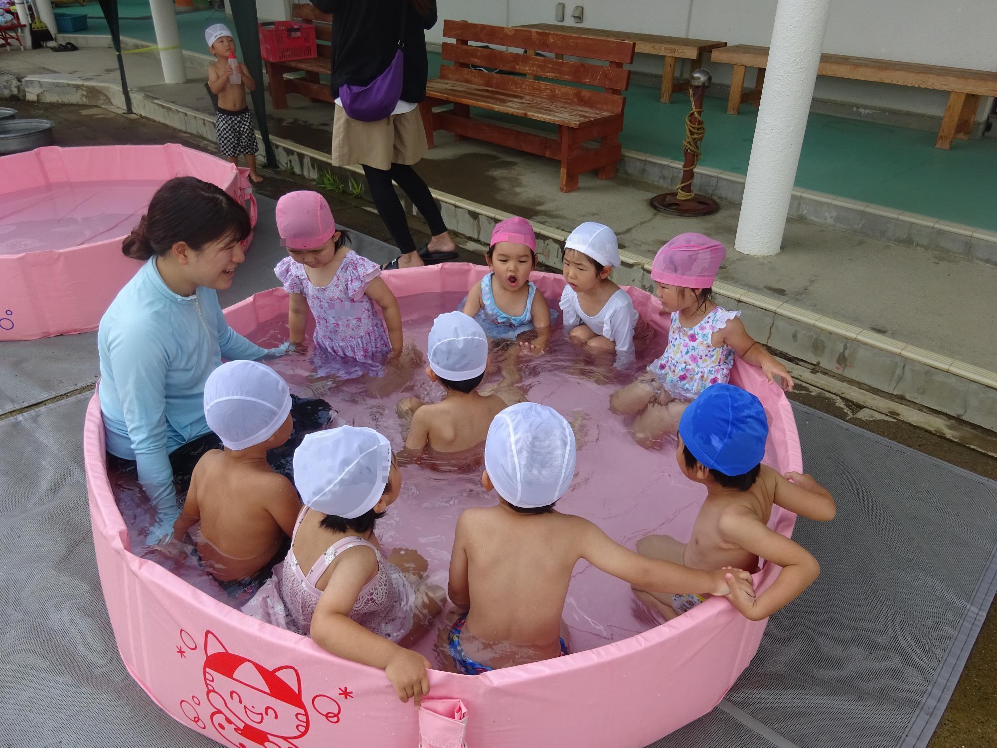 幼稚園シャワー りす組【プール遊び、水遊び楽しかったね♪】／愛荘町