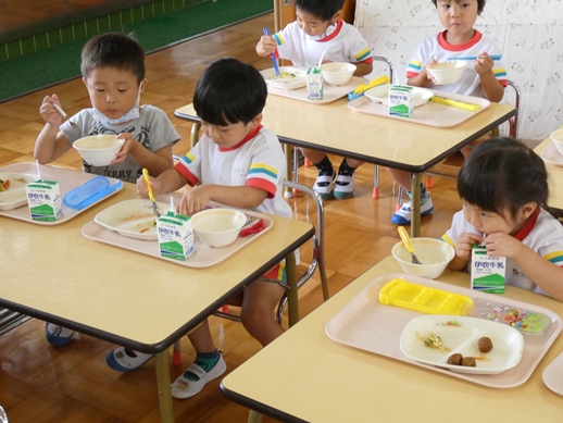 給食の様子