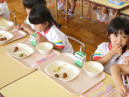 給食の様子