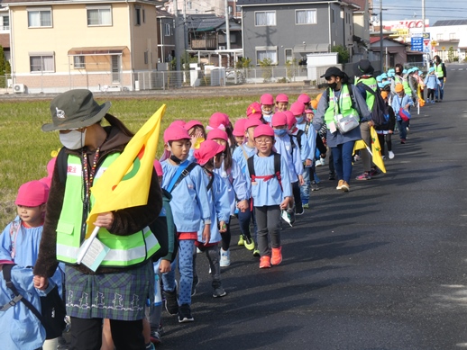 みんなで歩き