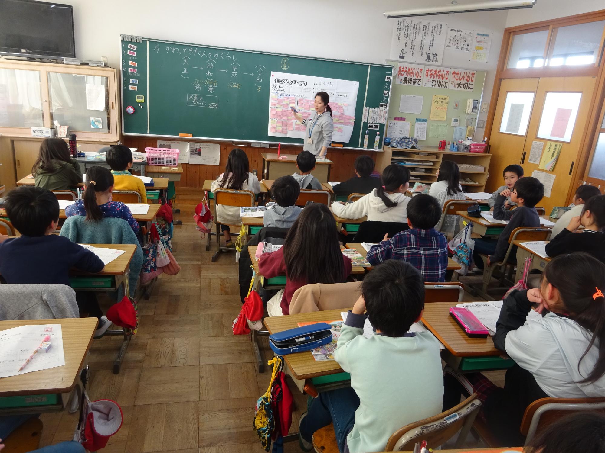1月9日 3年生社会科の様子 愛荘町