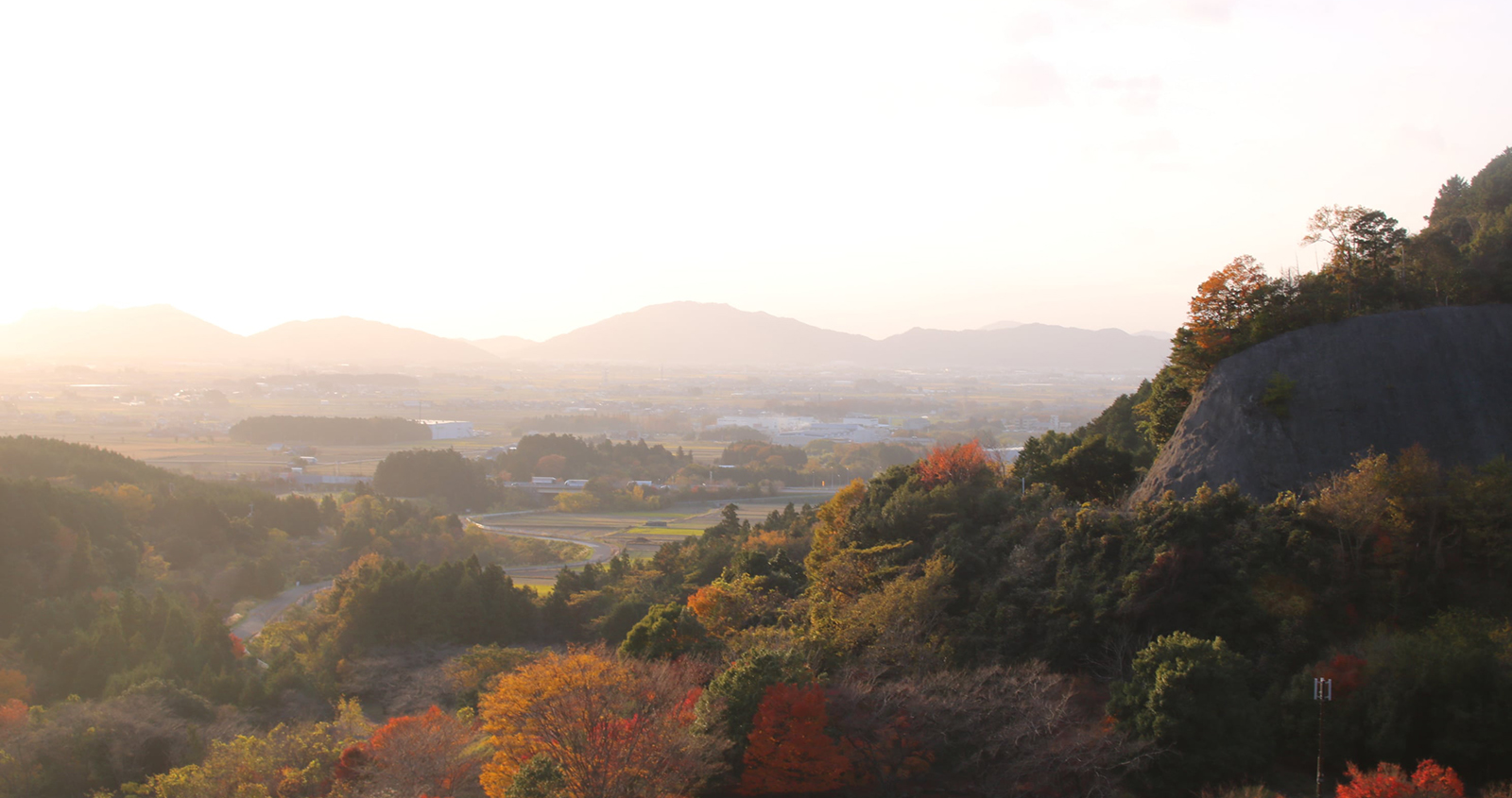 宇曽川ダムからの町景の写真