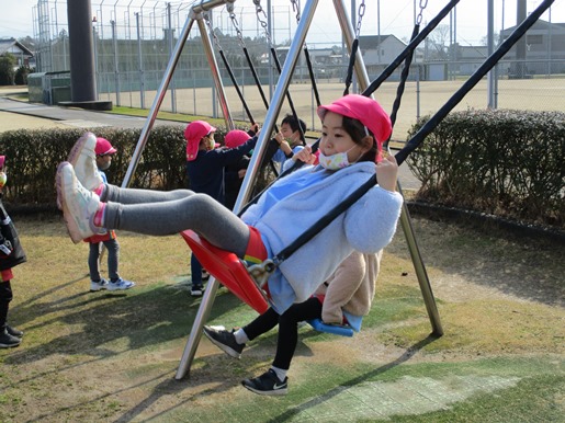 運動公園でブランコ