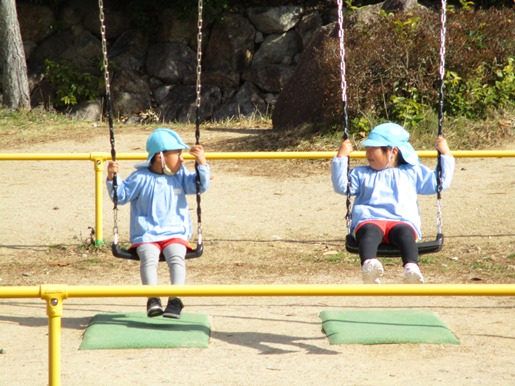 ぶらんこ遊び