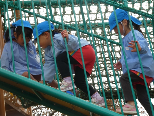 遊具での遊び