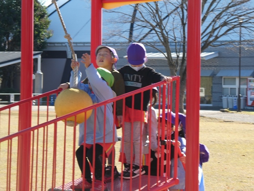 遊具での遊び