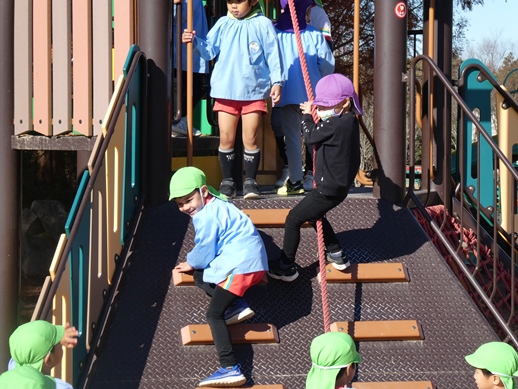遊具での遊び