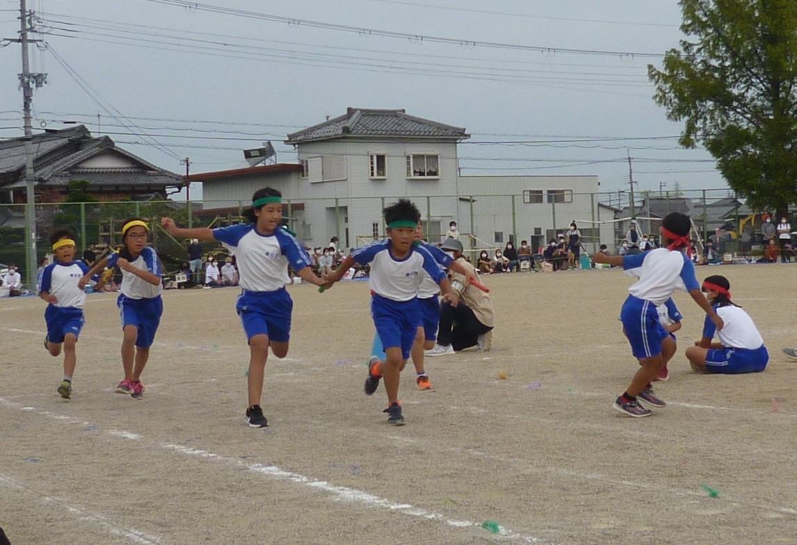 中学年　色別りれー