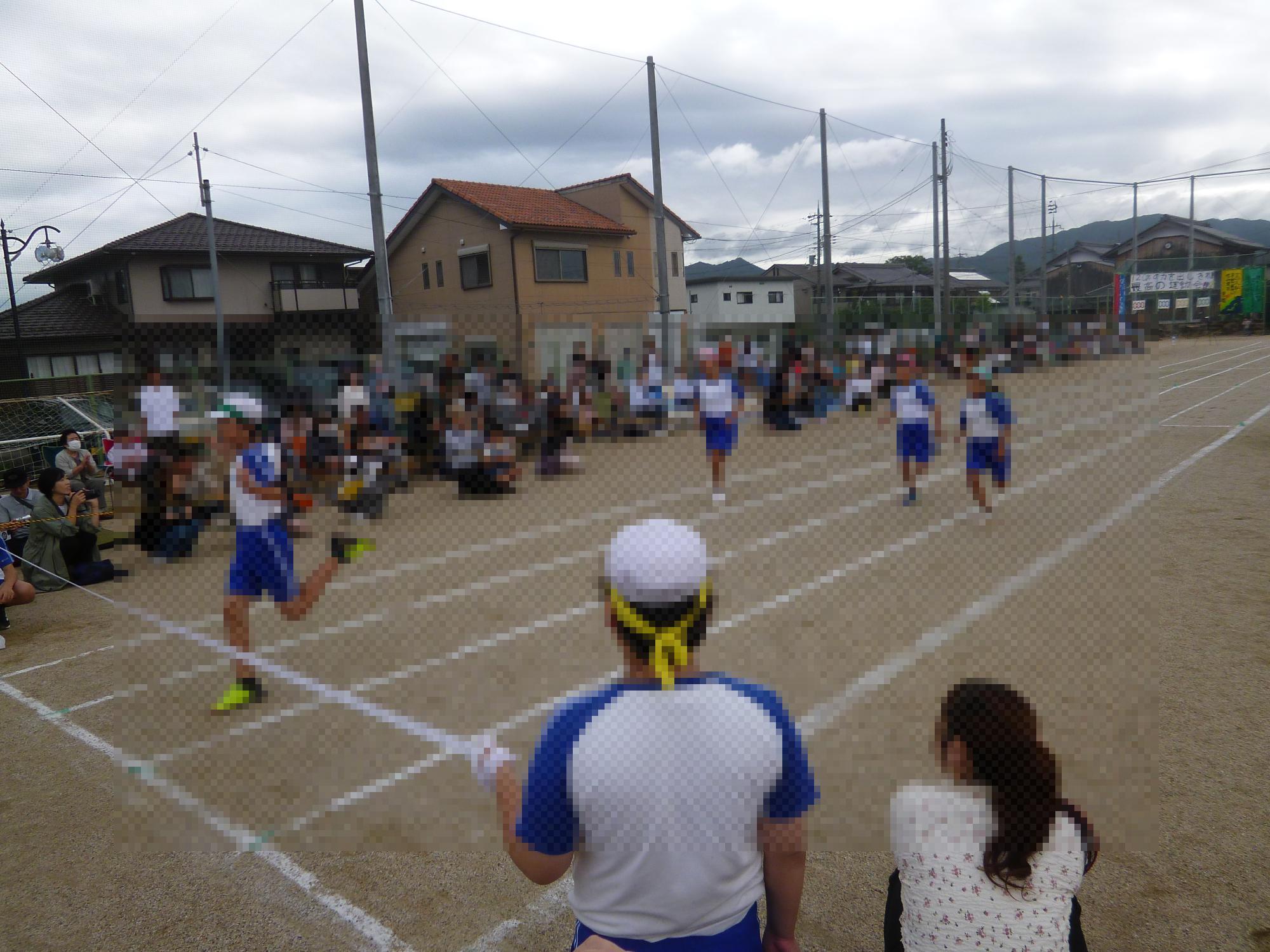 5年生　校内で写生　私のお気に入りの場所