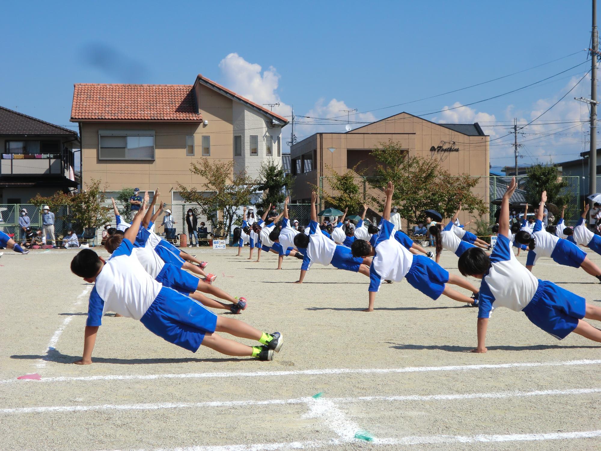 組体操一人技