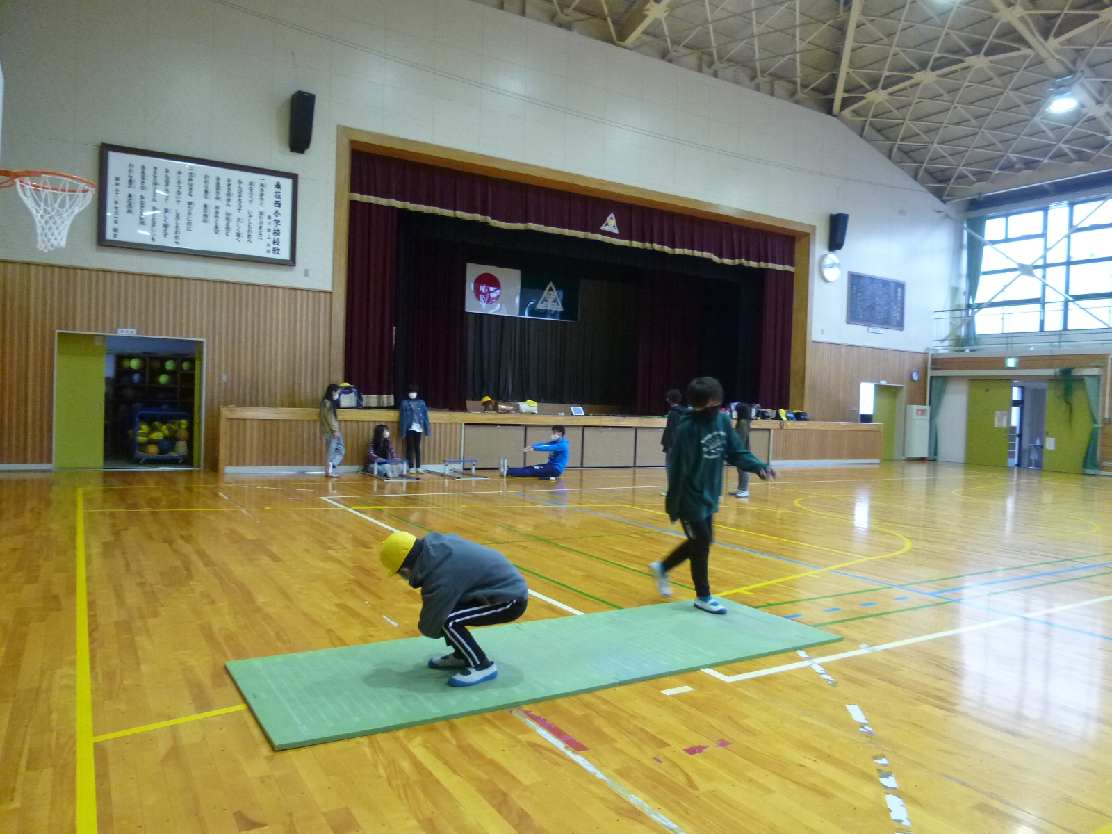 新体力テストの準備をする体育委員会