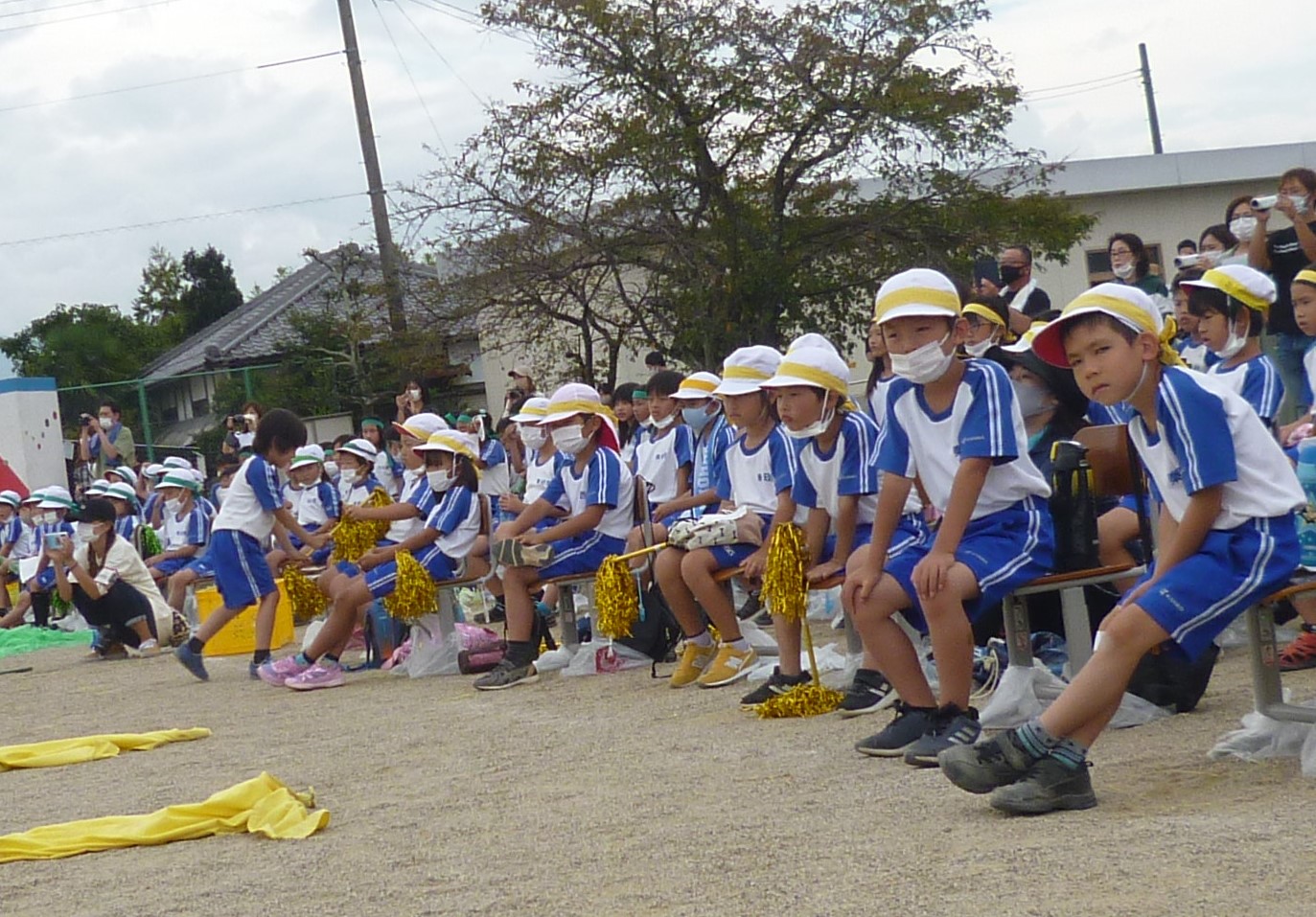 高学年の演技に言葉を言葉を失って見入る子どもたち