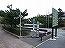 金剛輪寺山門入口前を道路を挟んで設置されているバス停の写真